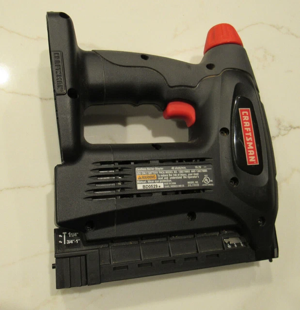 CRAFTSMAN 19.2V CORDLESS Nailer Stapler Nail Gun (315.115122) Tool