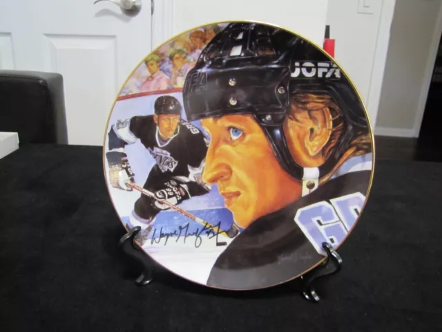 Wayne Gretzky Gartlan Plate "The Great One" #362 8.5"  dia. Signed by Artist