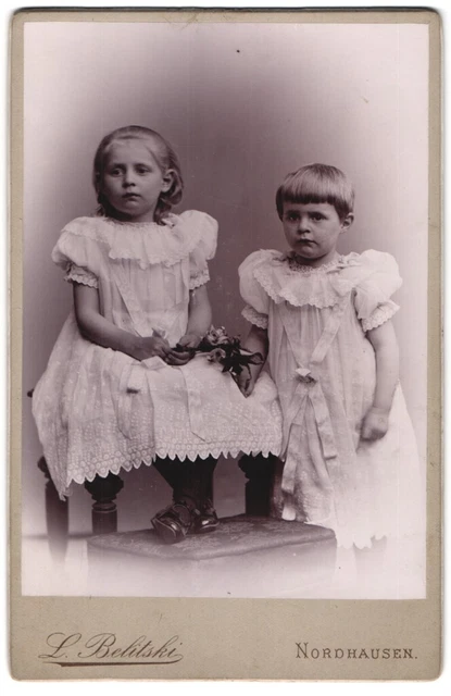 Fotografie L. Belitski, Nordhausen, Freiheit 14, Portrait zweier Schwestern in