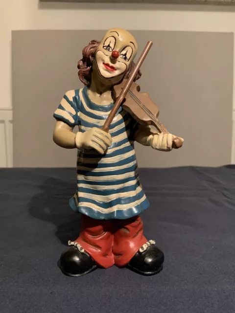 Gilde Clowns Figur Geiger, blau-weisses Hemd, Höhe: ca. 15 cm, Artikelnr: 352911