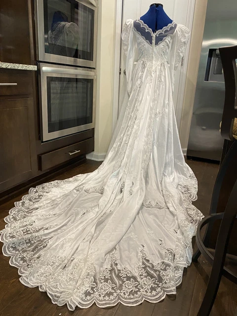 Vintage Traditional Long Sleeve Lace Beaded Sheer Wedding Gown Size Small 6