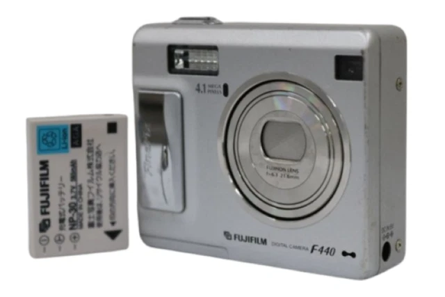 FUJIFILM FINEPIX F440 Digital Compact Camera Vintage 4.1MP