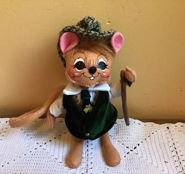 Annalee St Patrick's Day Sean O'Mouse 6” Doll w/ Green Vest & Walking Stick 2006
