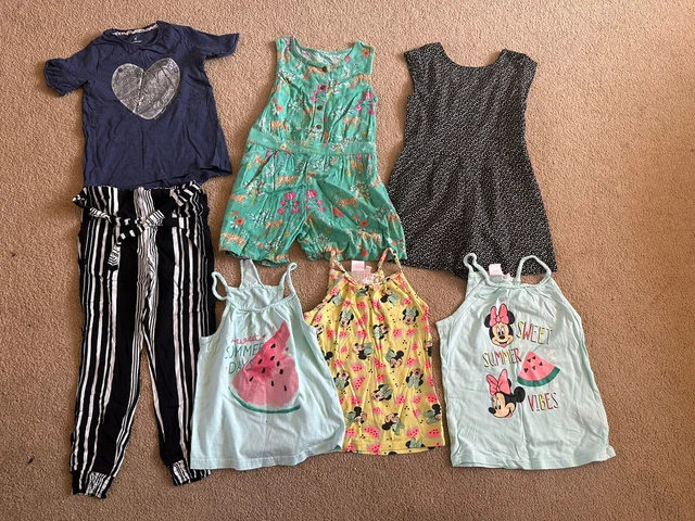 Pacchetto vestiti per ragazze in ottime condizioni età 5-6 anni prossima mini club