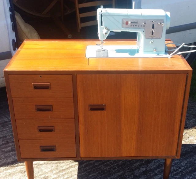 SINGER SEWING MACHINE, Model 348, In Retro Cabinet With Drawers 1967 £ ...