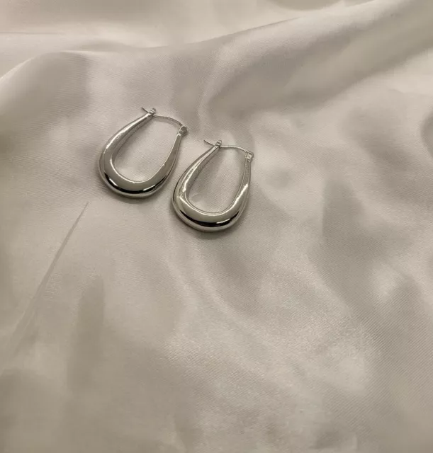 Ladies Oval Silver Hoop Earrings. 925 Hallmarked