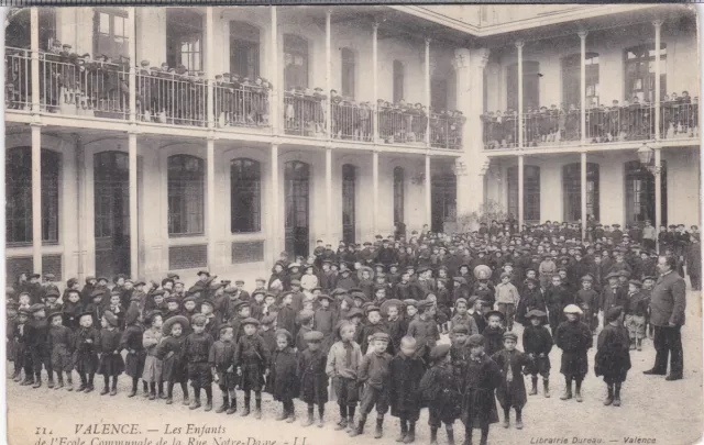 26 : Cp Valence - Les Enfants De L'ecole Communale De La Rue Notre-Dame