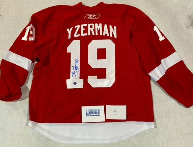 Steve Yzerman Signed Detroit Red Hockey Jersey (Yzerman Holo)