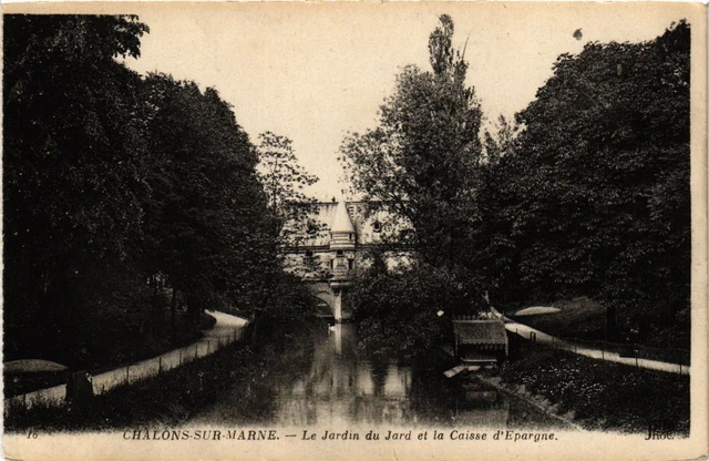 CPA CHALONS-sur-MARNE - La Jardin du Jardin et la Caisse d'Epargne (742361)