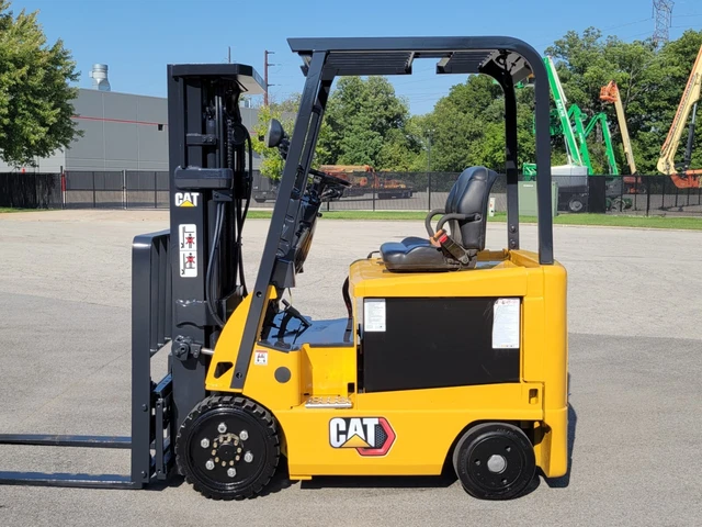 2011 Mitsubishi Fbc25N Electric 3 Stage Mast 5000 Lb Side-Shift Cushion Tires