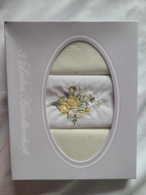 FAZZOLETTI IN COTONE LIMONE CONFEZIONE DA 3 FAZZOLETTI IN SCATOLA RICAMATI nuovi con etichette