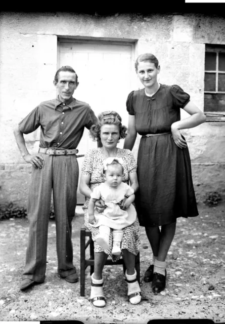 Portrait de famille homme femmes & bébé - ancien négatif photo verre an. 1930 40