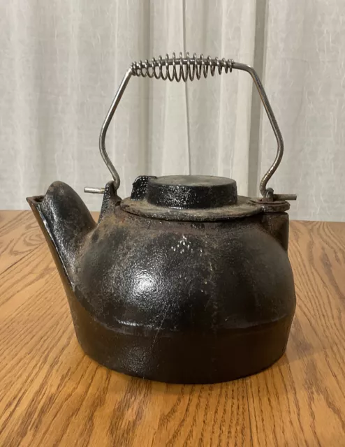 https://www.picclickimg.com/FicAAOSwxnZlA5sF/Vintage-Cast-Iron-Tea-Kettle-Swivel-Pot-Lid.webp