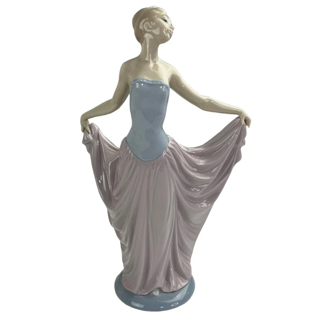 Vintage Lladro Daisa Signed Porcelain Figurine The Dancer 5050 Woman Ballerina