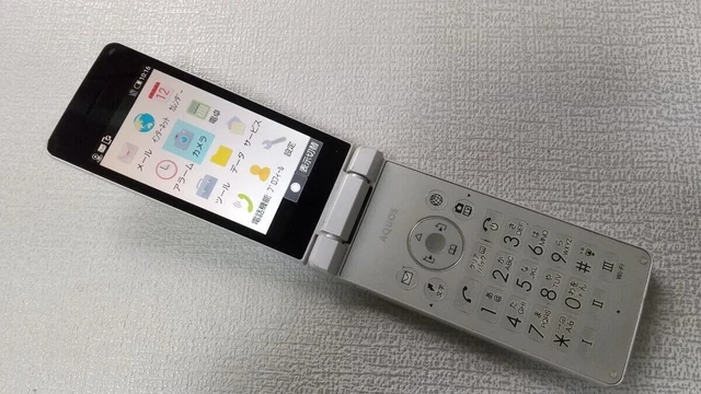 Sharp Aquos 805SH SoftBank Flip Phone - Bianco, Sbloccato SIM Free, 4G, 8GB - Condizioni Eccellenti