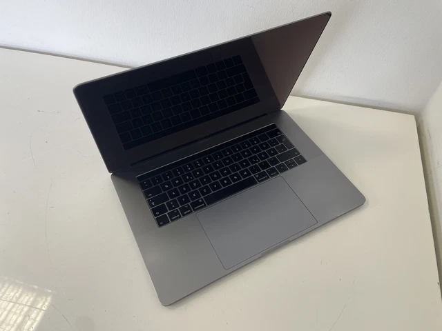 Apple MacBook Pro 15" i7-7700HQ 2,8 GHz 16 GB RAM - 1 TB SSD spacegray Touch Bar