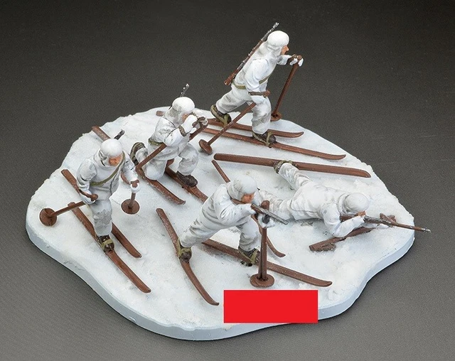 FINISHED PAINT 1/72 Scale Soviet Ski Forces Soldiers Snow Field