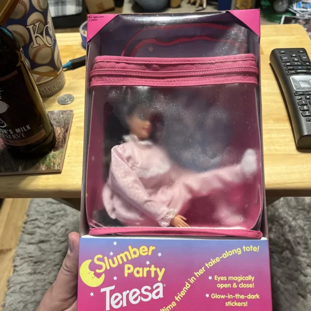 BARBIE - SLUMBER PARTY TERESA #13235 - Vtg 1994 Mattel - SEALED w Tote