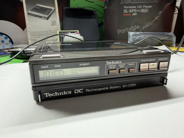 TECHNICS SL-XP5 PORTABLE CD Player w/ Accessory's Tested Japan