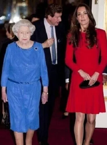 Queen Elizabeth II & Catherine Duchess Of Cambridge Unsigned 10"x8" Photo *5669