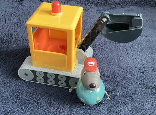 HTF 2003 PEPPA Pig Mr Bull s Push Along Toy Digger Granddad Dog Figure.l K. 2.00 PicClick UK