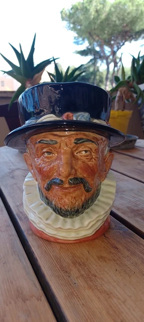 Royal Doulton Beefeater Inghilterra 6202 Toby Ceramica