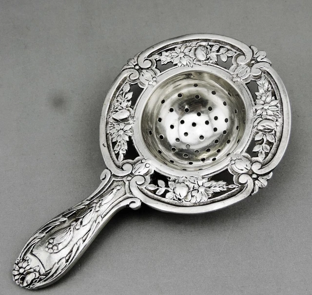 Joli passe thé ancien, argent massif - Collection