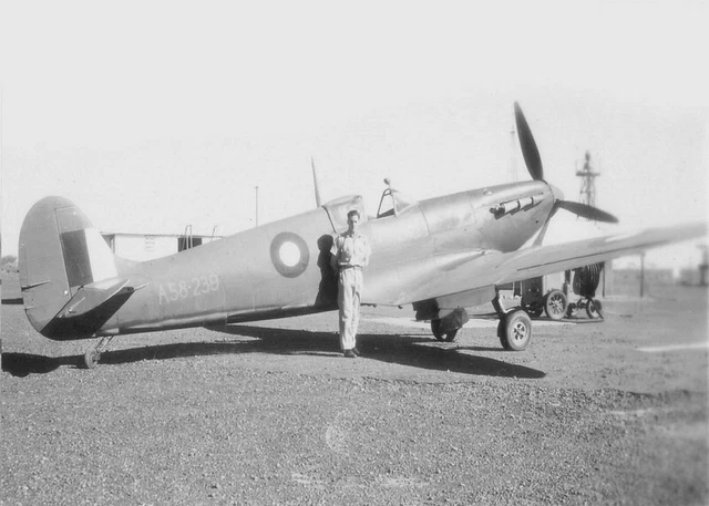 Photo  7 X 5"  Supermarine Spitfire E01-0