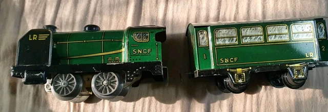 Train Miniature En Tôle Lithographiée - Locomotive Et Deux Wagons - Réf 113