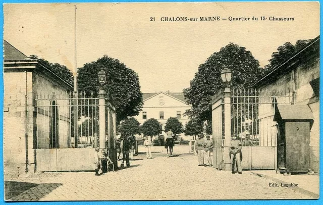 CPA : Chalons sur Marne - Quartier du 15° Chasseurs