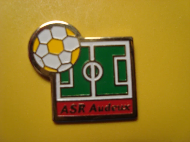 LOT 28X PIN'S Coca Cola Football Série Coupe Monde Italia