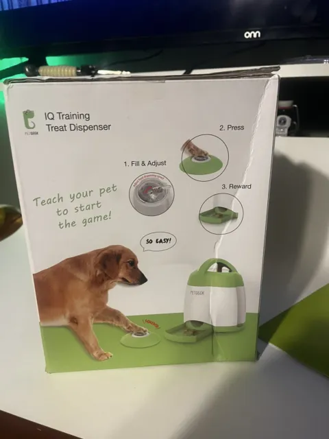 PETGEEK AUTOMATIC TREAT Dispensing Dog Toys, Dog Treat Dispenser IQ  training $25.00 - PicClick
