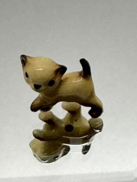 Hagen-Renaker Miniature Ceramic Siamese Walking Cat Figurine