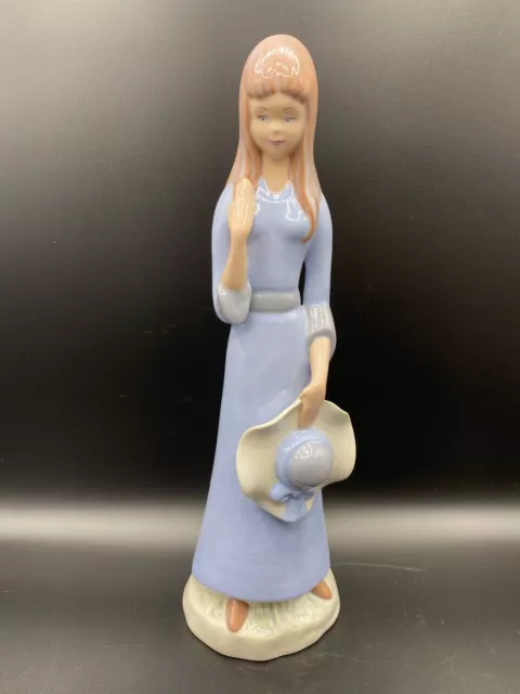 Lladro Style Handmade Figurine Of A Slender Young Lady With A Straw Hat