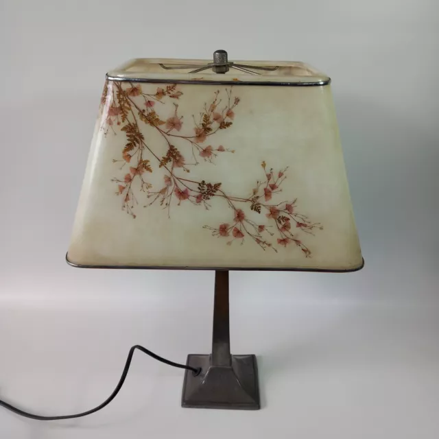 Magnifique Lampe avec Abat jour incrusté d e Fleurs séchées. Etain? Peau? 3