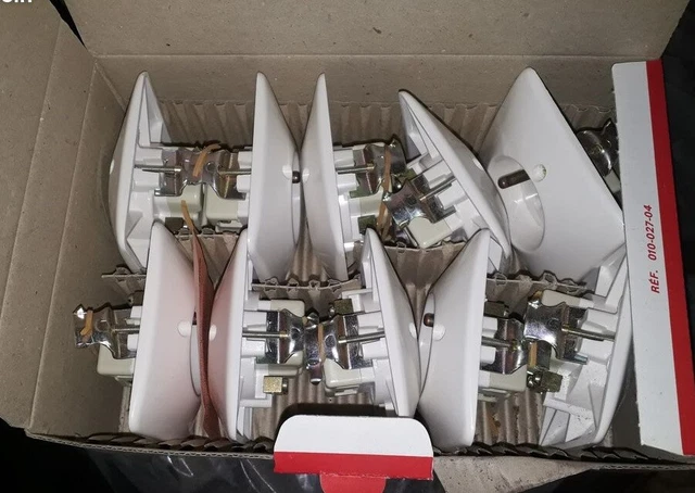 Ancien LEGRAND Neptune,Lot de 10 Prises Electrique Courant + Terre, VINTAGE,Neuf 2
