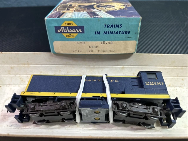 Athearn HO Scale 3701 Santa Fe S-12 RTR VTG Powered Diesel Locomotive