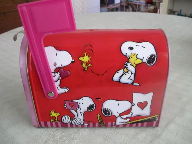 Snoopy Peanuts Woodstock Valentine 8 1/4" Tin Mailbox "Be Mine" VGC! 2