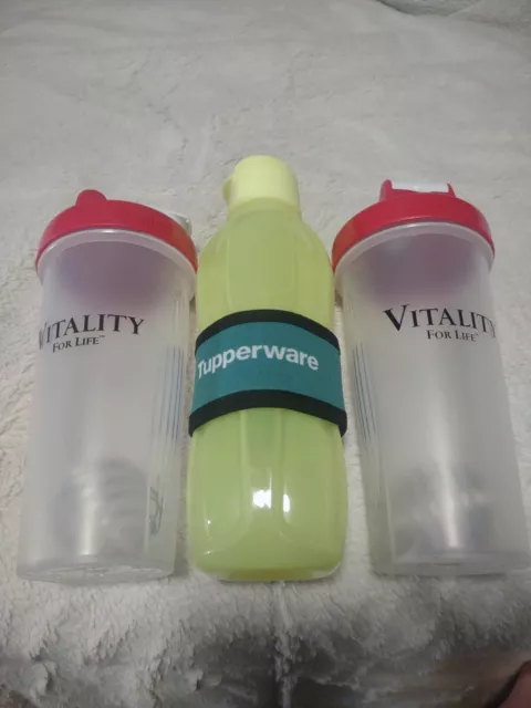 https://www.picclickimg.com/Fm0AAOSwqRZiiZZD/Tupperware-Eco-Water-Bottle-32oz-Neon-Yellow-Eco.webp