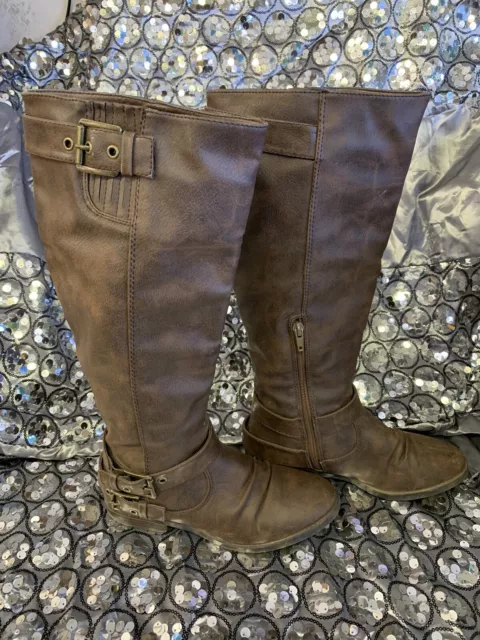 Womens Brown Faux Leather Knee High Side Zip Buckle Boots Size 6.5 (scuffs)