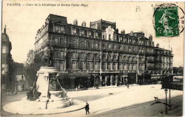 CPA VALENCE Place de la Republique et Avenue Victor-Hugo (404046)