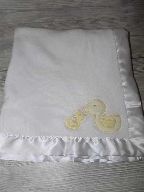 Manta blanca para bebé Carters dos patos amarillos felpa suave adorno satinado cuna seguridad