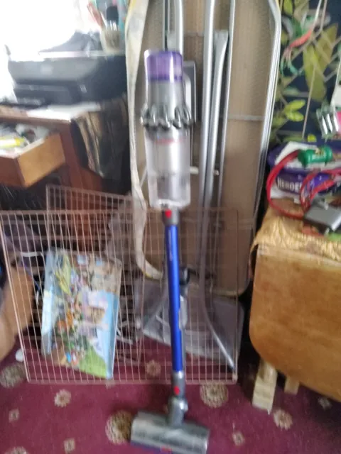 Dyson V8 Animal Cordless Vacuum Cleaner Complete with Tools