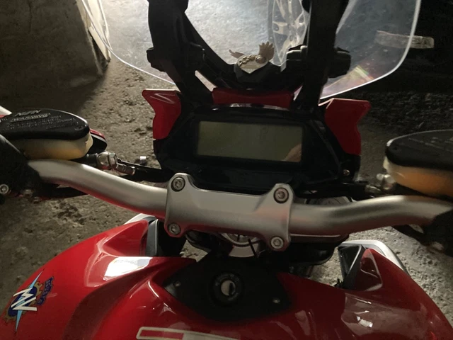 Vendo moto MV Augusta tenuta in modo maniacale… gommata nuova è perfetta .