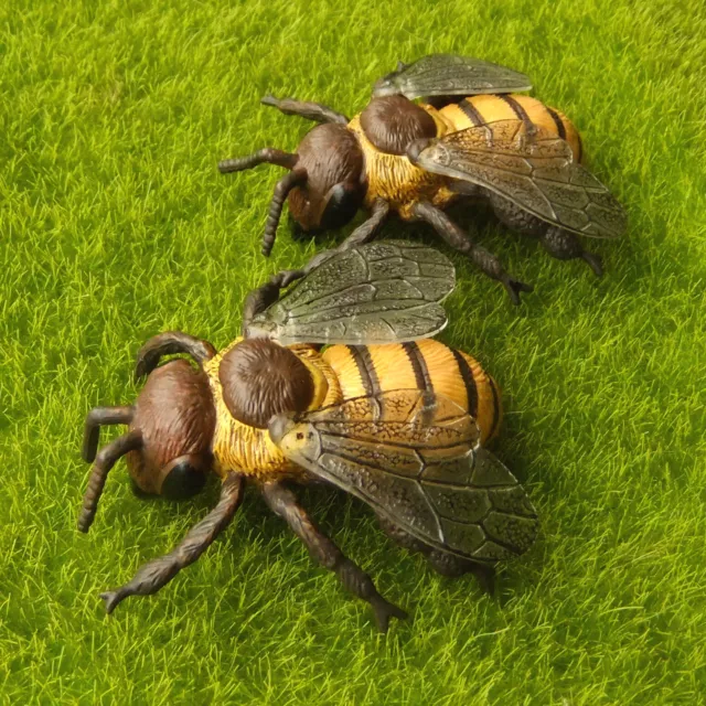 2pcs Bee Wasp Fairy Garden Lawn Decor Lifelike Figurine Insect Educational Toy