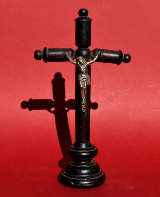 Ancien Crucifix en bois noirci époque Napoléon III – 21.5 cm