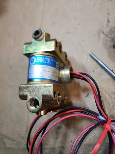 Skinner V935LB2150 4-way Solenoid Valve 115v-ac Attached but NOT Operational