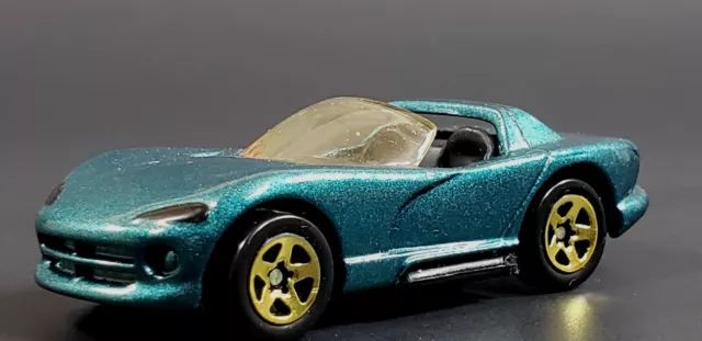 1992-1996 Dodge Viper Rt/10 1:64 Scale Collectible Diorama Diecast Model Car