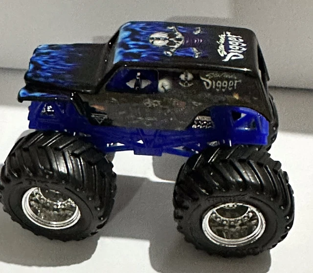 thumbnail image 2 of Traxxas Wheelie Bar Mount In Blue - For Bandit, Rustler, Slash & Stampede RC Cars 2 of 14