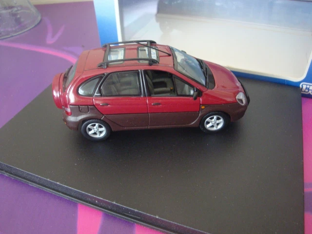 UNIVERSAL HOBBIES- 2112 - RENAULT Scenic RX4 rouge cuivre 2000